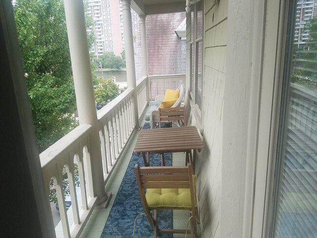 Foto del edificio - 419 Warren Crescent