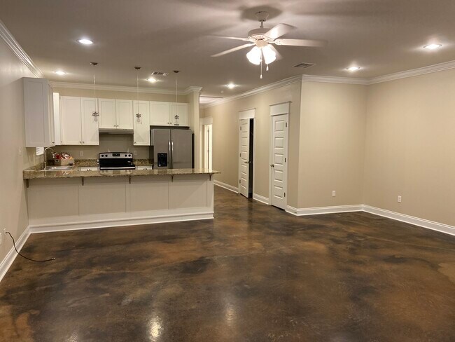 Building Photo - 5028 Jerry St