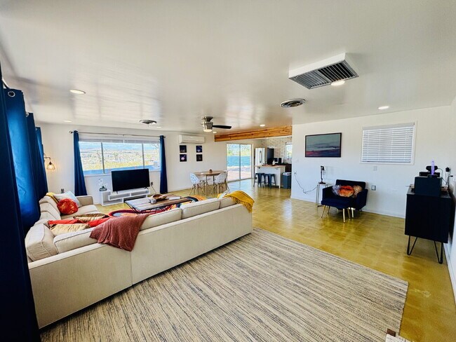 Foto del edificio - Gorgeous Home Surrounded by Panoramic Views