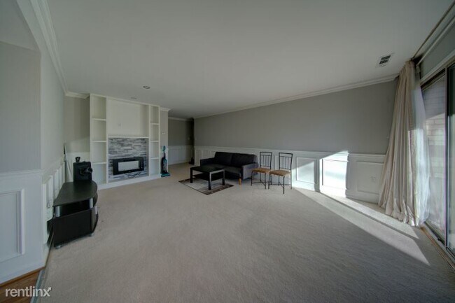 Foto del edificio - 2 br, 1 bath Condo - 35 Canterbury Sq # 302