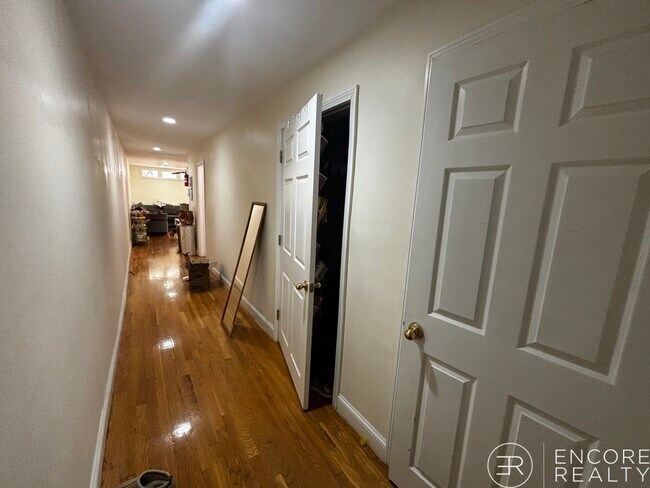 Building Photo - 60 Egmont St