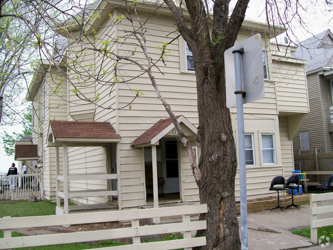 Building Photo - 2901 3rd Ave S