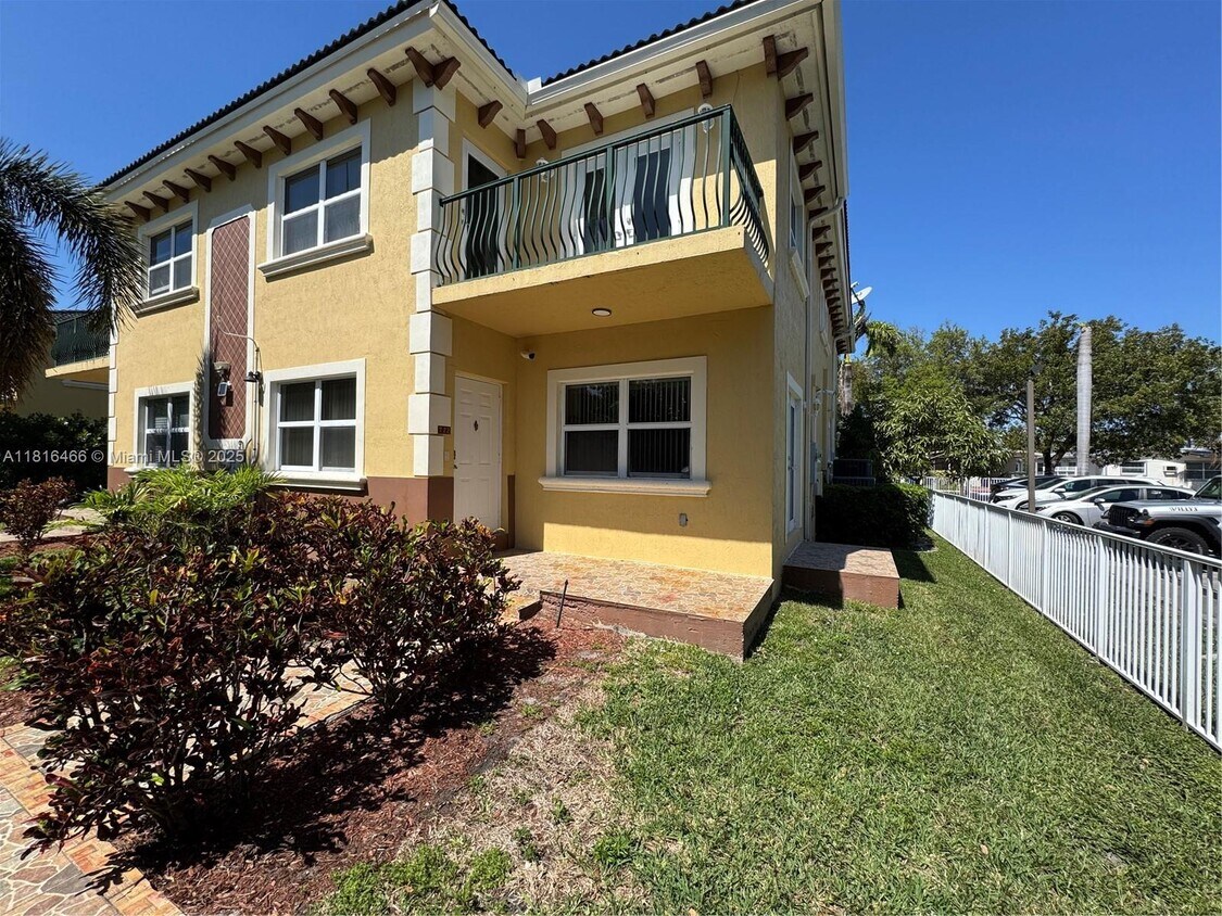 Primary Photo - 714 NE 4th Ct.