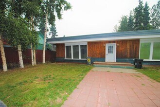 Building Photo - 230 Farewell Ave