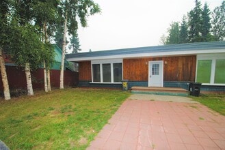 Building Photo - 230 Farewell Ave