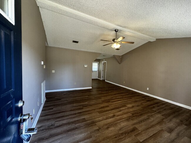 Building Photo - House for Rent