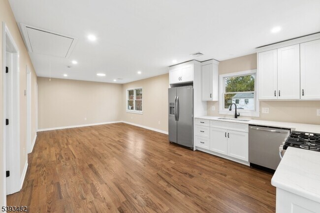 Foto del edificio - 937 Ringwood Ave