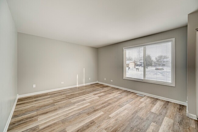 Building Photo - 1333 Andover Dr