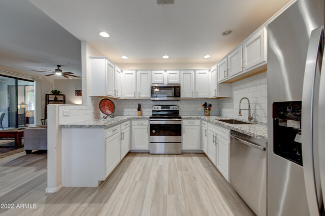 Foto del edificio - 15252 N 100th St