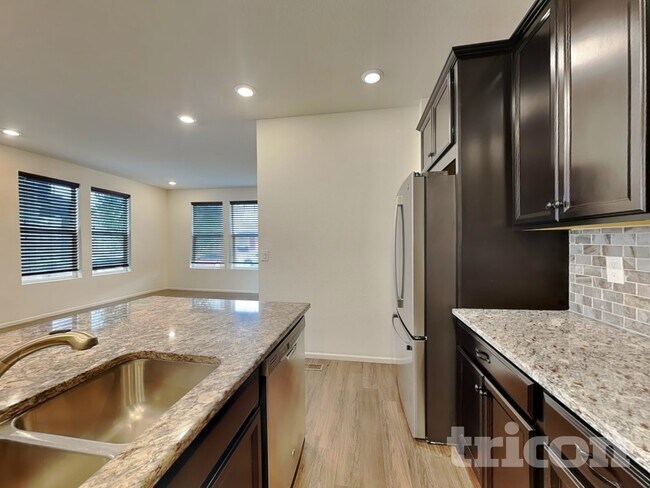 Foto del edificio - 21895 E Radcliff Cir