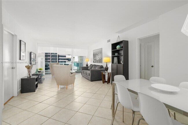 Foto del edificio - 5161 Collins Avenue Apt #601, Miami Beach,...