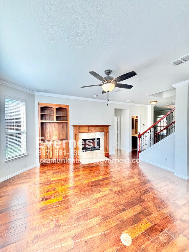 Building Photo - 4-Bedroom Home with Versatile Layout Near ...