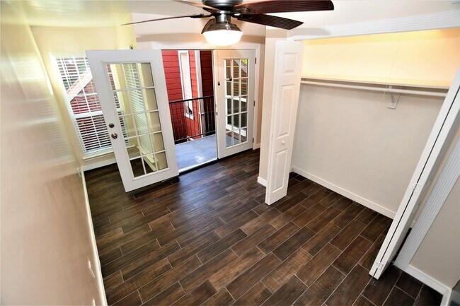 Foto del edificio - 9821 Walnut St