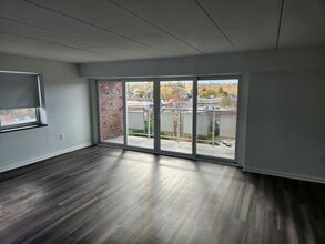 Building Photo - 52 Hill Rd