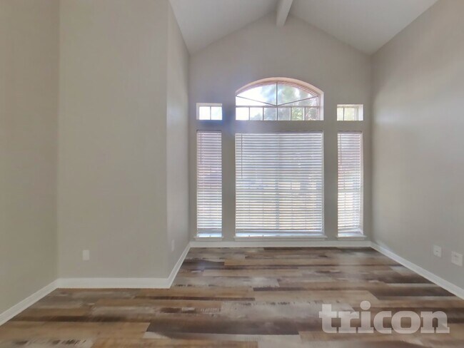 Foto del edificio - 7114 River Garden Dr