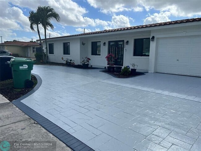 Foto del edificio - 18000 NW 79th Ave