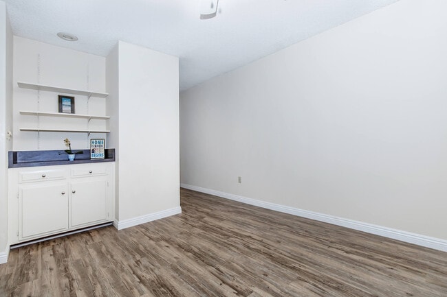 Building Photo - Riviera Vista Apartments