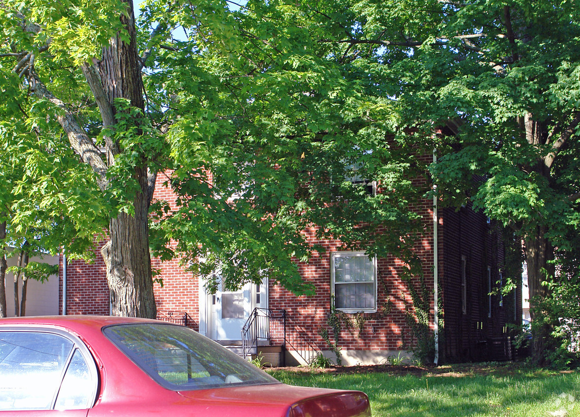Foto del edificio - 7 Bartlett Ave