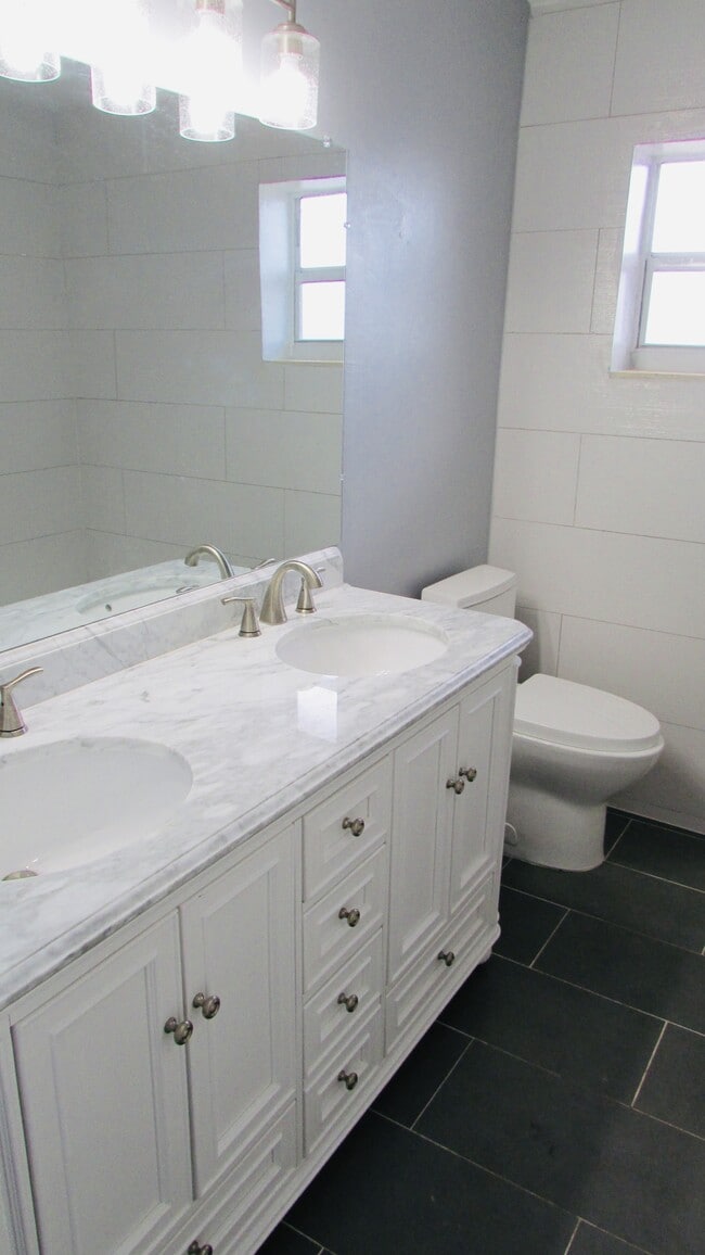 Foto del edificio - 4470 NW 175th St