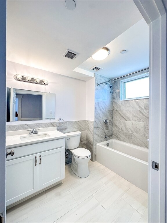 Foto del edificio - 734 Dudley St