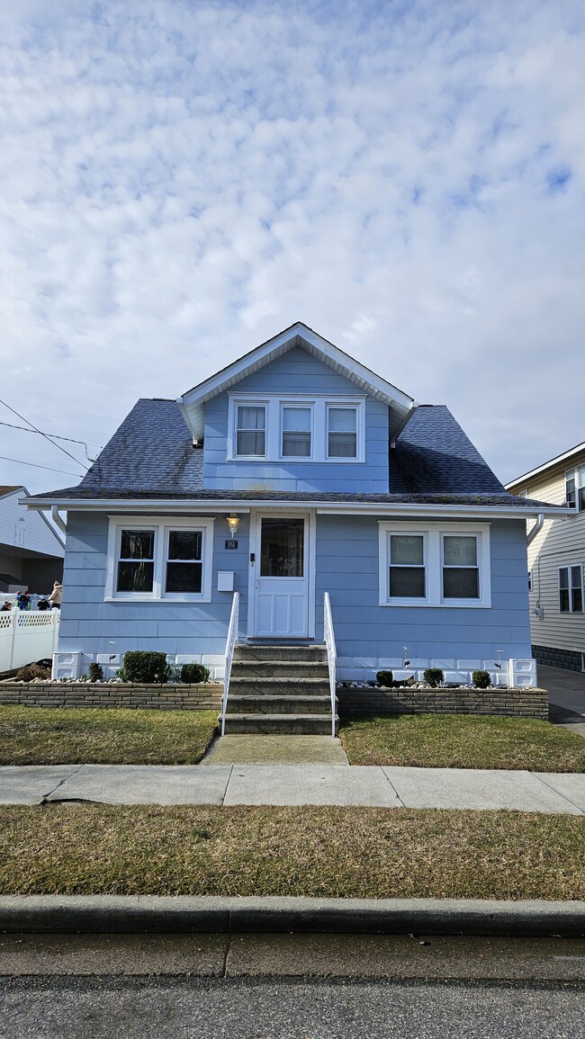 Building Photo - 112 E 25th Ave