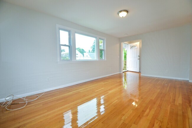 Building Photo - 74 Dunboy St