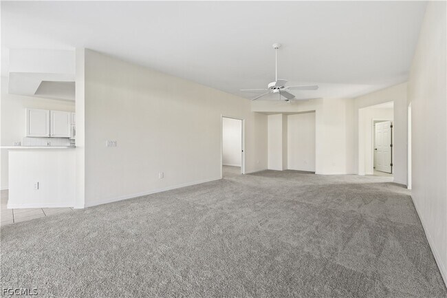 Foto del edificio - 15190 Royal Windsor Ln