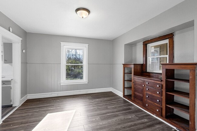 Building Photo - 1573 Jermain Dr