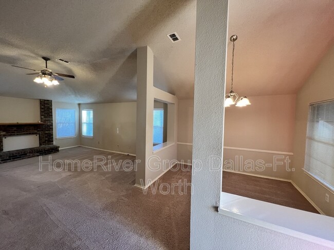 Building Photo - 985 Cassion Dr