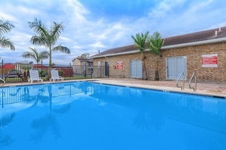 SHIMMERING SWIMMING POOL - Heritage Square