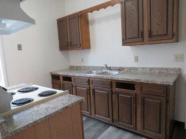 Building Photo - 2 Bed / 1 Bath House