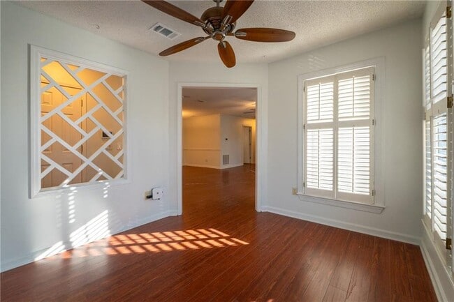 Foto del edificio - 311 Hollyfax Cir NE