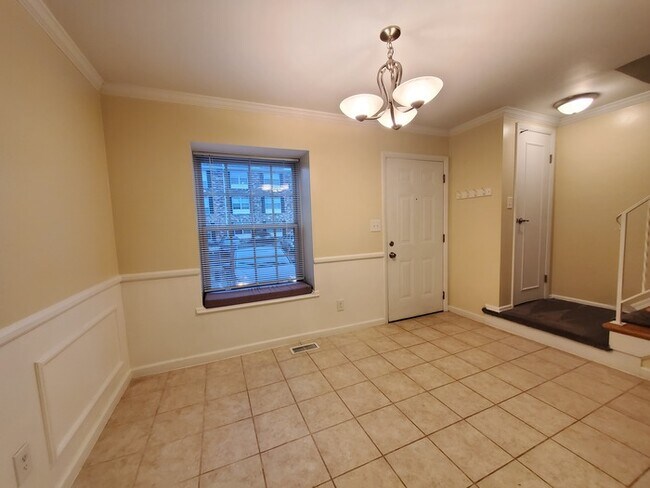 Building Photo - 2597 Olde Hill Ct N