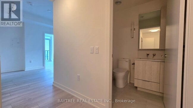 Photo du bâtiment - 110 Broadway Ave