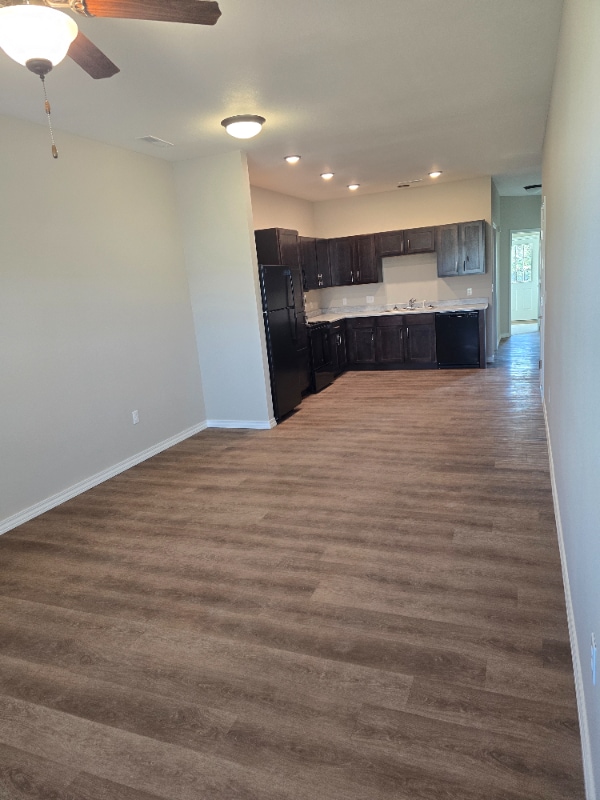 Building Photo - 907 Rocky Ln