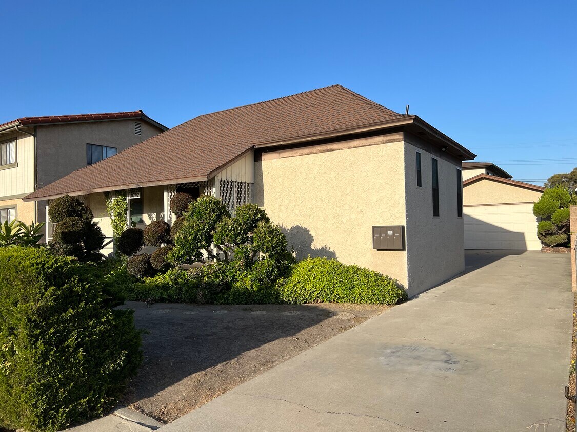 Foto principal - 10792 Pine St