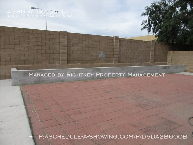 Building Photo - Central Location