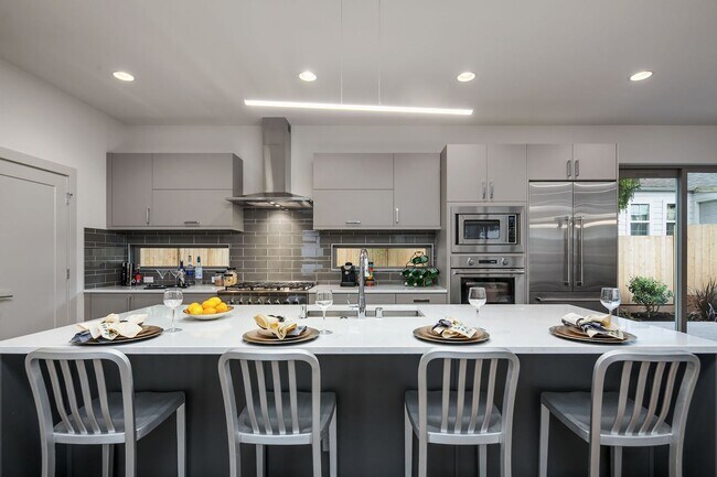 Building Photo - Leasing Luxury Home with 2 Master Suites i...