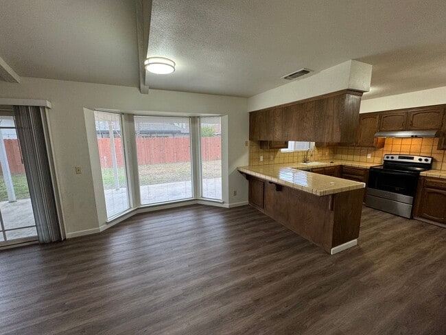 Building Photo - Reedley 3 Bedroom House