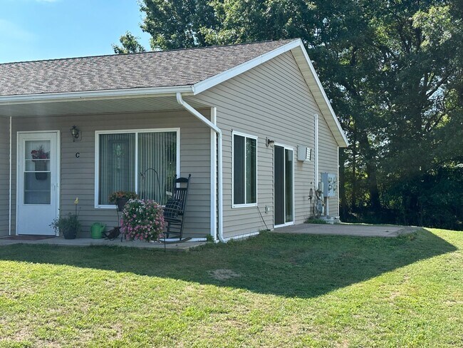 Foto del edificio - 315 Crestview Ln