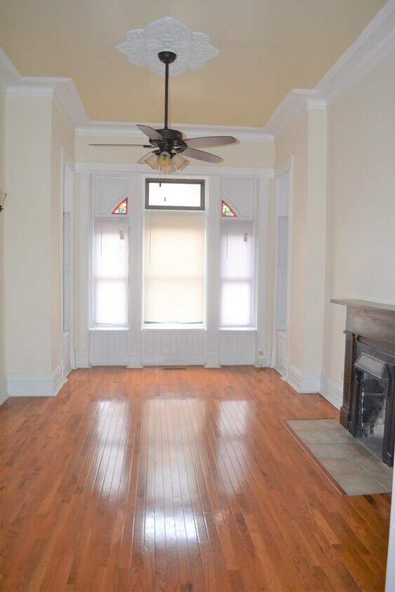 Primary Photo - 2050 W North Ave