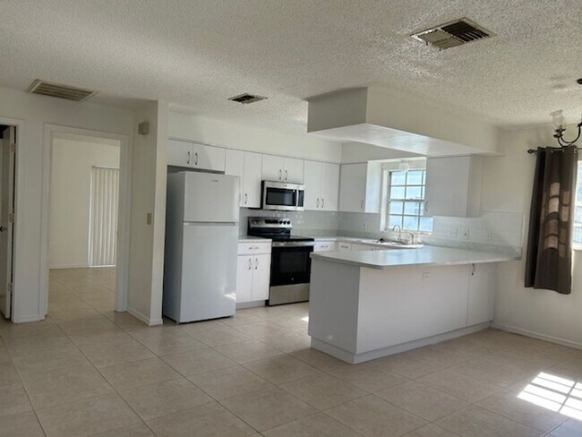 Foto del edificio - Well maintained 1/1 in a 55+ community