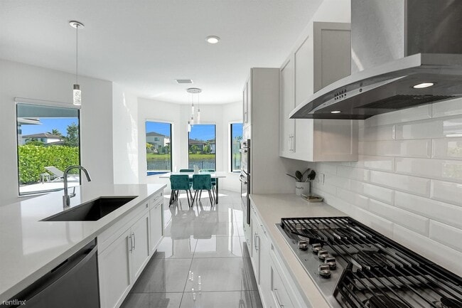 Building Photo - 5 br, 3.5 bath House - 10850 Oceano Way