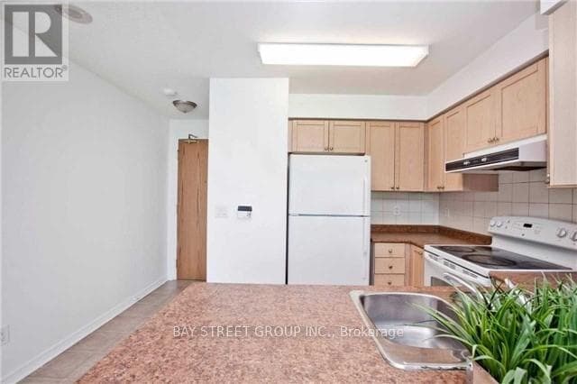 Photo du bâtiment - 5500-5500 Yonge St