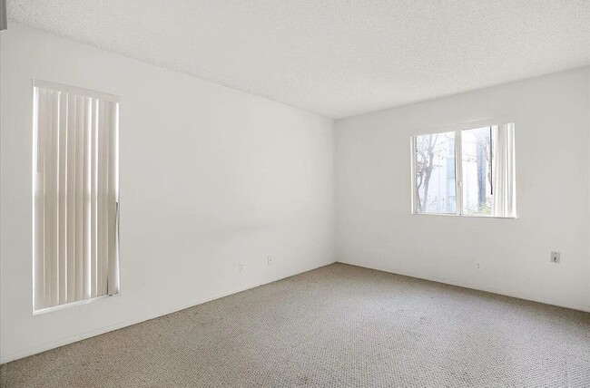 Building Photo - 5518 Armitos Ave