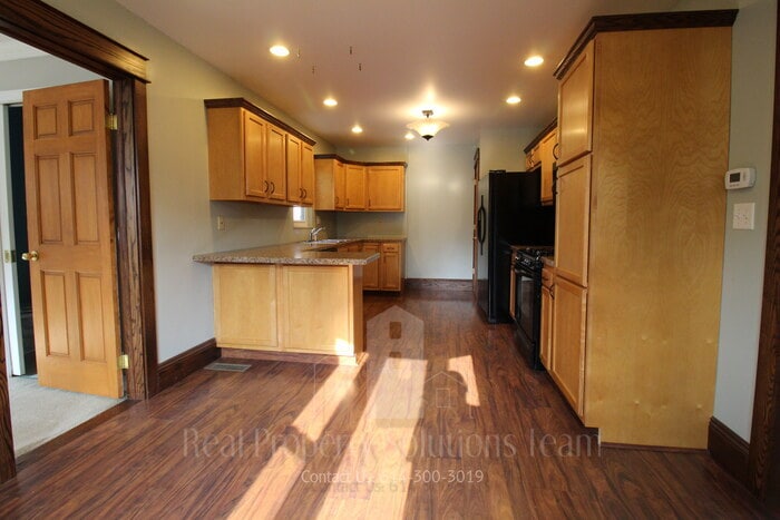 Building Photo - Campus Home - Fall 2026!