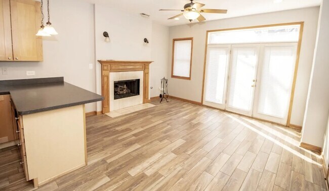 Living room with gas fireplace - 843 N Mozart St