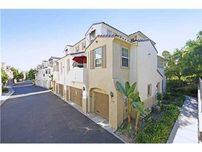 Building Photo - Updated with Pool, 3 Bd 2.5 Ba Chula Vista...