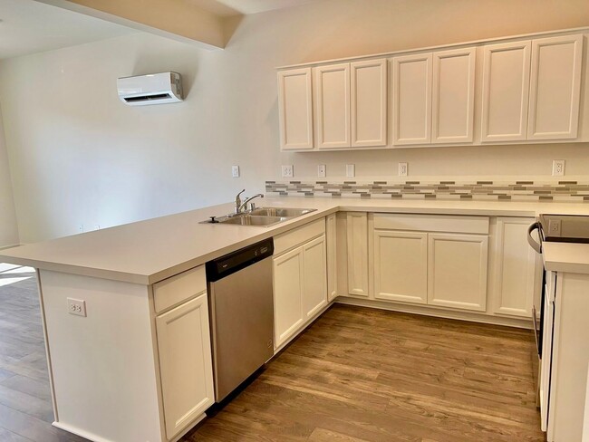 Foto del edificio - FREE RENT!! NEWER HOME IN EZ LIVING COMMUN...