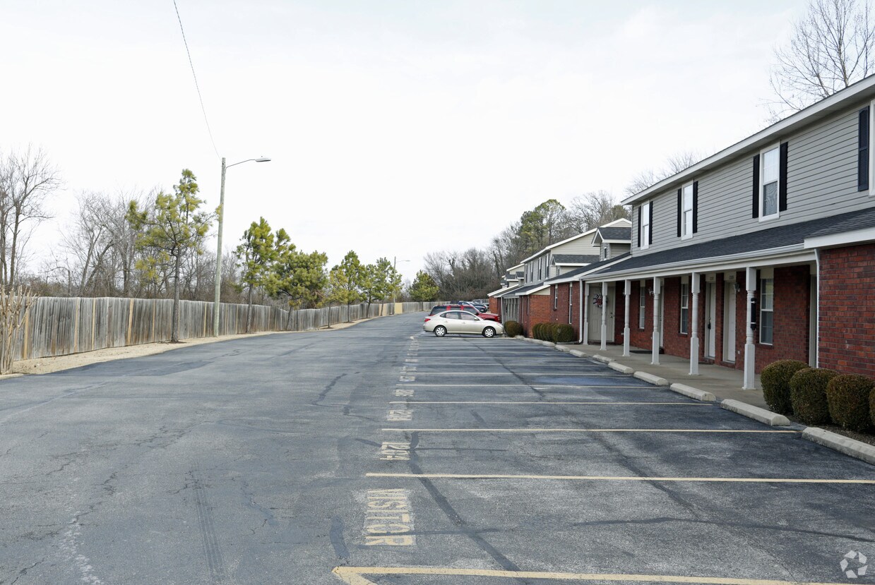 Building Photo - 1206-1262 N Iron Horse Dr